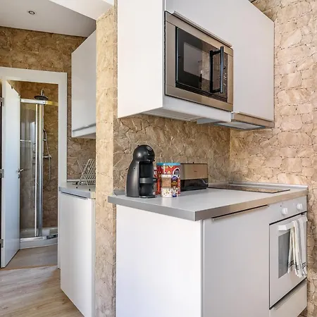 Joivy Cosy 1-bed Flat With Seaview In Alfama Lisboa
