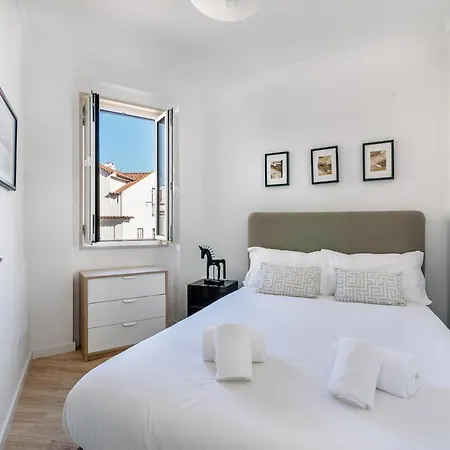Joivy Cosy 1-bed Flat With Seaview In Alfama * Lisboa