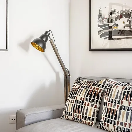 Joivy Cosy 1-bed Flat With Seaview In Alfama Lisboa